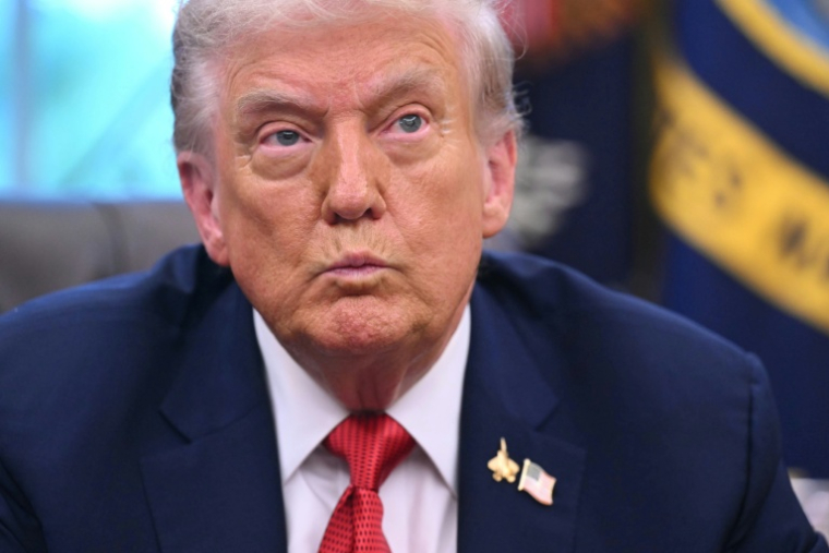 Le président américain Donald Trump parle à la presse dans le Bureau ovale de la Maison Blanche, à Washington, le 25 septembre 2025 ( AFP / SAUL LOEB )