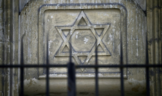 Un Palestinien soupçonné d'avoir agressé un rabbin à coup de chaise à Neuilly-sur-Seine, près de Paris, a été placé en hospitalisation sous contrainte après avoir initialement été mis en garde à vue ( AFP / JULIEN DE ROSA )