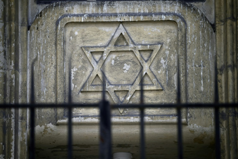 Un Palestinien soupçonné d'avoir agressé un rabbin à coup de chaise à Neuilly-sur-Seine, près de Paris, a été placé en hospitalisation sous contrainte après avoir initialement été mis en garde à vue ( AFP / JULIEN DE ROSA )