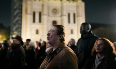 Des manifestants sont rassemblés pour dénoncer le racisme et les discours de haine à Saint-Denis, le 28 octobre 2026 ( AFP / Dimitar DILKOFF )