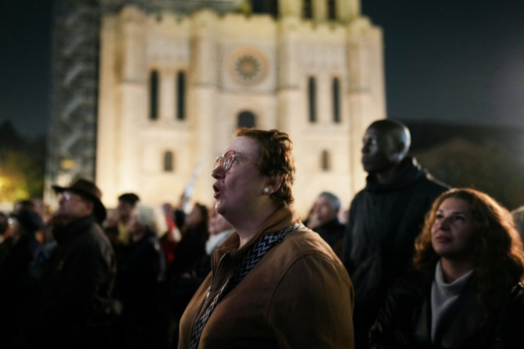 Des manifestants sont rassemblés pour dénoncer le racisme et les discours de haine à Saint-Denis, le 28 octobre 2026 ( AFP / Dimitar DILKOFF )