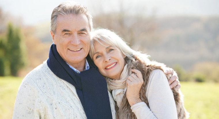 Après 60 ans, l'assurance peut facilement coûter plus chère que le prêt. (© Adobestock)