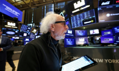 Un opérateur à la Bourse de New York, le 19 mai 2025. ( AFP / TIMOTHY A. CLARY )
