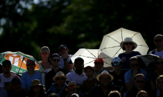 Des spectateurs à Roland-Garros le 26 mai 2026 ( AFP / ALAIN JOCARD )