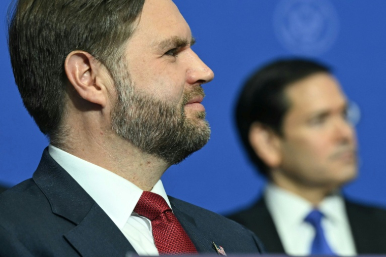 Le vice-président américain JD Vance (au premier plan) et le secrétaire d'Etat américain Marco Rubio participent à la réunion inaugurale du "Conseil de paix", organisée par Donald Trump à l'Institut de la paix à Washington, le 19 février 2026 ( AFP / SAUL LOEB )