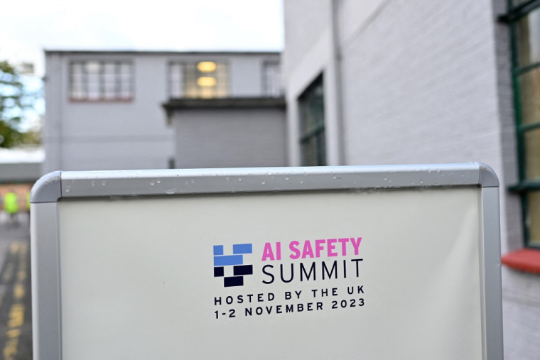 Le premier sommet international sur l'intelligence artificielle aura lieu les 1er et 2 novembre au Royaume-Uni. ( AFP / JUSTIN TALLIS )