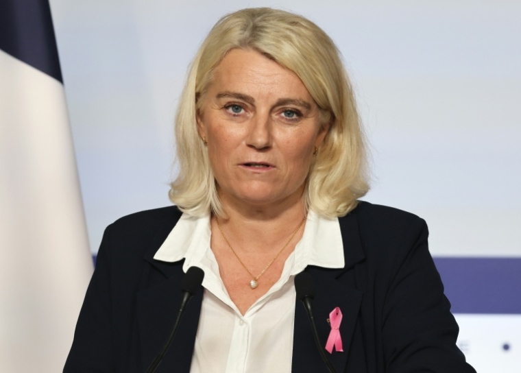 La ministre de la Santé  Stéphanie Rist s'exprime après le Conseil des ministres le 1er octobre 2026 à Paris ( AFP / Ludovic MARIN )