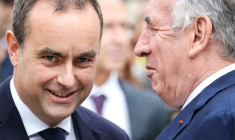 Sébastien Lecornu (G) et François Bayrou (D) à Matignon le 10 septembre 2025 ( AFP / Ludovic MARIN )