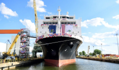 Le navire-école State of Maine, lancé le 26 août 2025, a été fabriqué dans le chantier naval du groupe sud-coréen Hanwha à Philadelphie (Pennsylvanie) ( AFP / Matthew Hatcher )