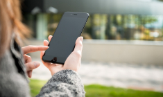 Les acheteurs d'un smartphone souscrivent souvent sans le savoir à une assurance. (illustration) (Jan Vasek / Pixabay)