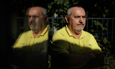 Boris Nadejdine, homme politique russe opposé à la guerre, le 13 août 2026 dans sa résidence de la banlieue de Paris ( AFP / Simon WOHLFAHRT )