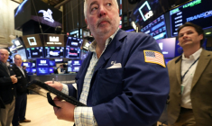 Un opérateur à la Bourse de New York le 30 avril 2026 ( AFP / TIMOTHY A. CLARY )
