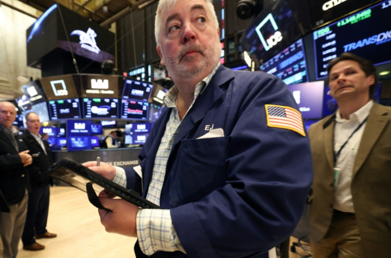 Un opérateur à la Bourse de New York le 30 avril 2026 ( AFP / TIMOTHY A. CLARY )