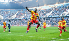 Lens renverse un triste HAC