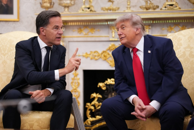 Mark Rutte et Donald Trump à Washington, aux États-Unis, le 24 juin 2026. ( GETTY IMAGES NORTH AMERICA / ANDREW HARNIK )