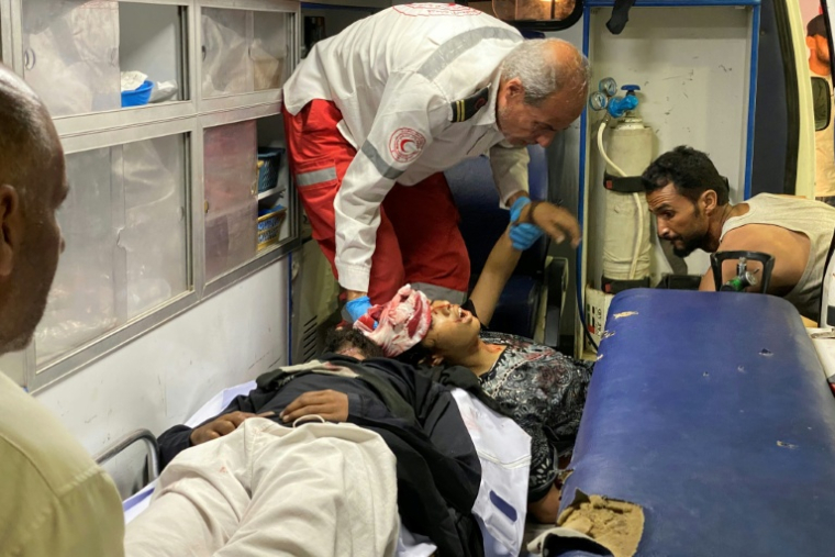 Des blessés à l'hôpital Nasser de Khan Younès, dans le sud de la bande de Gaza, après une frappe israélienne le 7 août 2025 ( AFP / - )