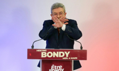 Jean-Luc Mélenchon en meeting à Bondy, en Seine-Saint-Denis, le 4 mars 2026 ( AFP / Dimitar DILKOFF )