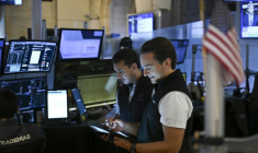 Des opérateurs à la Bourse de New York le 18 juillet 2025 ( AFP / ANGELA WEISS )
