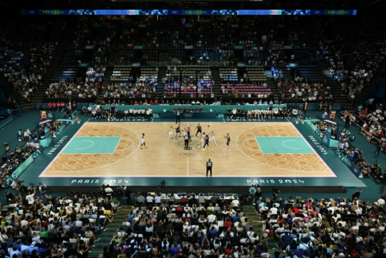 L'Arena Bercy lors du tournoi olympique masculin de basket, le 10 août 2024 aux Jeux de Paris ( AFP / Paul ELLIS )