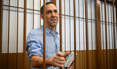 Le chercheur français Laurent Vinatier, dans la cage des accusés lors d'une audience au tribunal à Moscou, le 16 septembre 2024 ( AFP / Alexander NEMENOV )