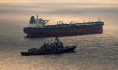 Navire pétrolier sous pavillon iranien et un navire de guerre américain, le 8 mai 2026.  ( US NAVY / - )