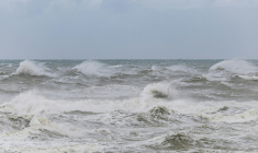 La tempête Benjamin occasionnera de "violentes rafales de vent" et de "fortes vagues" sur la façade atlantique et le littoral de la Manche jeudi matin, selon Météo France ( AFP / Sameer Al-DOUMY )