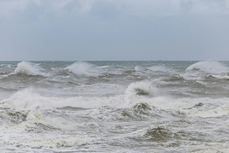 La tempête Benjamin occasionnera de "violentes rafales de vent" et de "fortes vagues" sur la façade atlantique et le littoral de la Manche jeudi matin, selon Météo France ( AFP / Sameer Al-DOUMY )