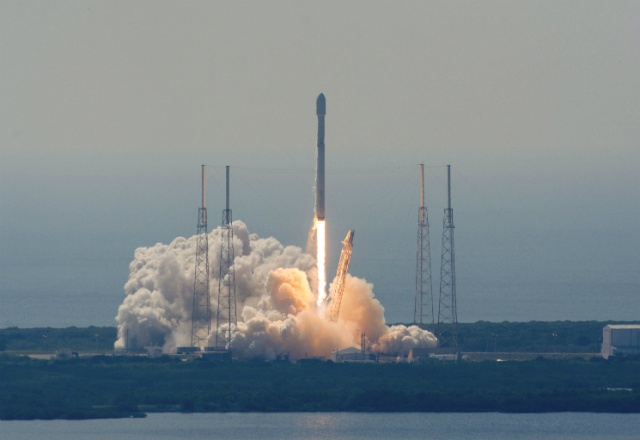 L'action Eutelsat perd 12,97% à 16,03 euros, les analystes parlant d'avertissement déguisé sur le chiffre d'affaires après la publication de prévisions annuelles difficiles à lire. (Crédit: Eutelsat-Launch)