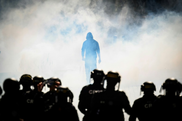 Des heurts pendant la manifestation à Nantes oppose des groupes radicaux et les forces de l'ordre, le 18 septembre 2025 ( AFP / Loic VENANCE )