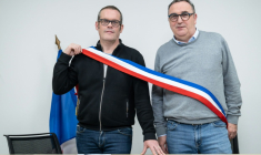 Arnaud Pageaud (D) et Jérome Squelard (G), les deux maires de la commune de Teillé, en Loire-Atlantique, le 10 février 2026 ( AFP / Sebastien Salom-Gomis )