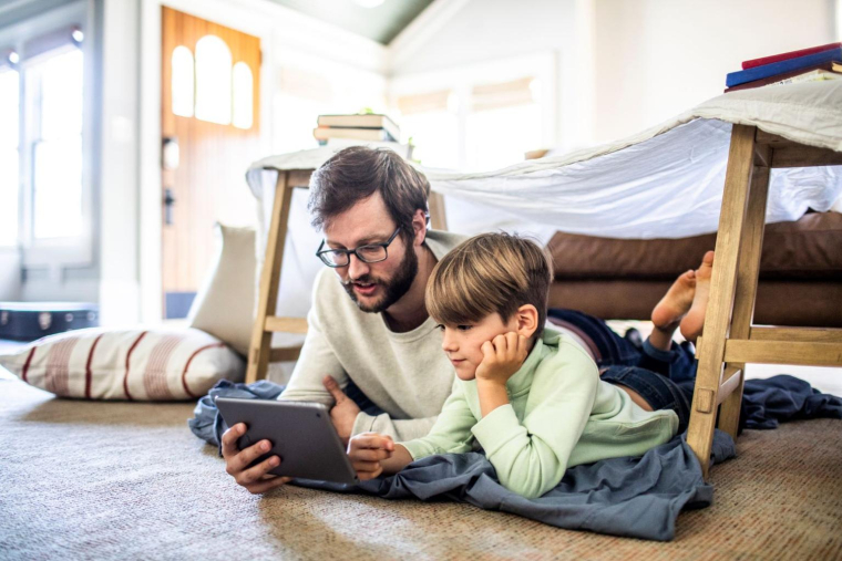 Le plan d’épargne retraite ouvert au nom de votre enfant mineur vous permet de l’aider à préparer son avenir. ( crédit photo : GettyImages )