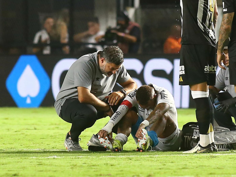 Neymar encore blessé à la cuisse gauche