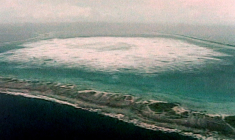 Essai nucléaire dans l'atoll de Fangataufa le 28 janvier 1996 ( AFP / MARCEL MOCHET )