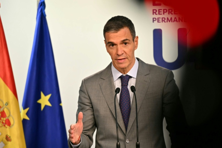 Le Premier ministre espagnol Pedro Sánchez lors d'une conférence de presse à l'issue d'un sommet de l'Union européenne à Bruxelles, le 16 octobre 2026 ( AFP / NICOLAS TUCAT )