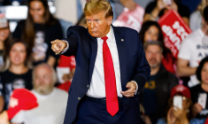 Donald Trump à Conway, aux Etats-Unis, le 10 février 2024. ( AFP / JULIA NIKHINSON )