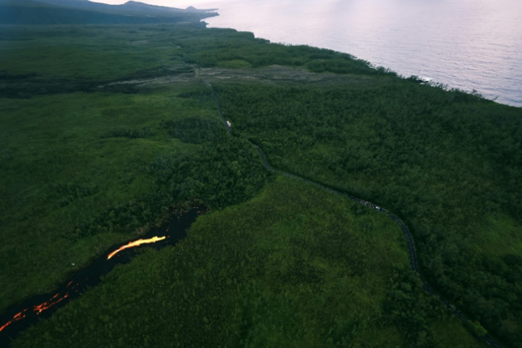 De la lave provenant du volcan du Piton de la Fournaise, sur l'île de La Réunion, le 12 mars 2026 ( AFP / Richard BOUHET )