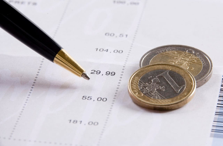 (Et si vous décidiez de gagner 60 euros par mois en optimisant certaines dépenses non essentielles ? - Crédit photo : Adobe Stock)