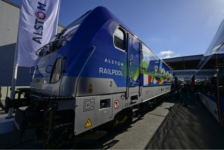 Une locomotive Traxx d'Alstom. ( AFP / JOHN MACDOUGALL )
