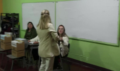 Costa Rica: la candidate à la présidentielle Laura Fernandez se rend aux urnes