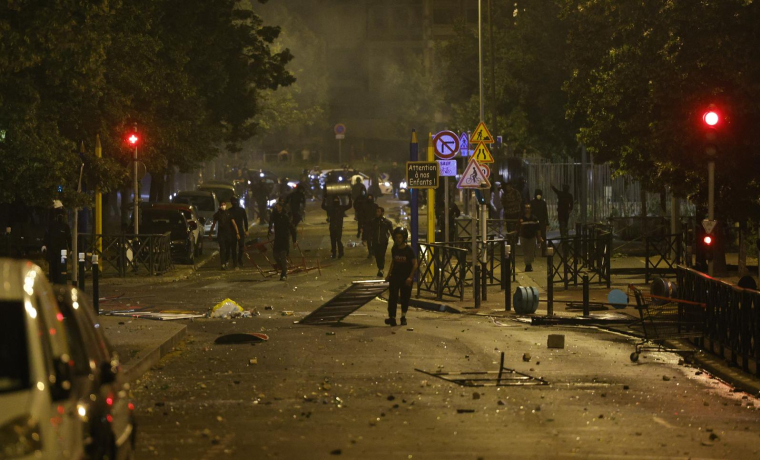 A Nanterre, le 28 juin, au lendemain de la mort de Nahel. ( AFP / GEOFFROY VAN DER HASSELT )