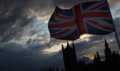 JOHNSON VA DISSOUDRE LE PARLEMENT, PROMETTRE DE "RÉALISER LE BREXIT"