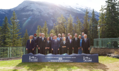 La photo de famille du G7 Finances, à Banff, au Canada, le 21 mai 2025 ( AFP / Cole Burston/ )
