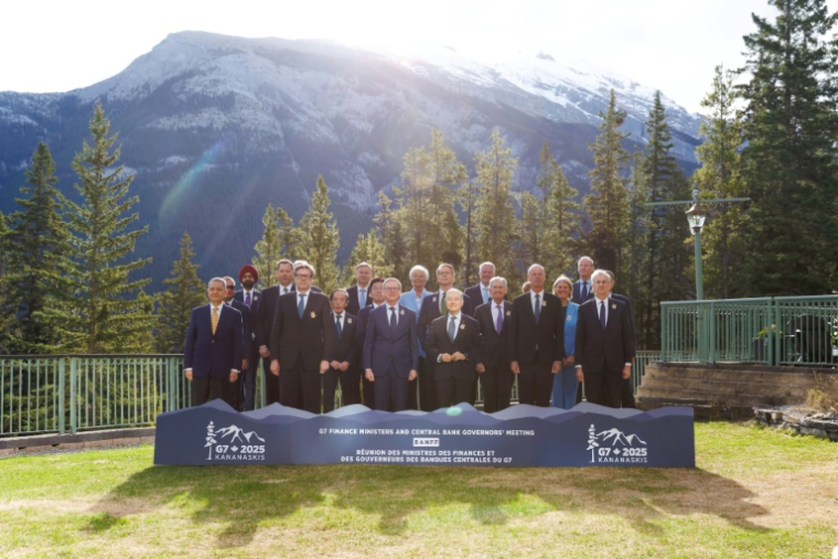 La photo de famille du G7 Finances, à Banff, au Canada, le 21 mai 2025 ( AFP / Cole Burston/ )