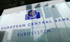 Le logo de la Banque centrale européenne est visible à l'extérieur de son siège à Francfort