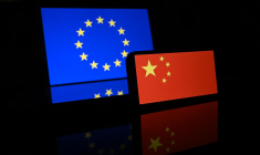 "Si l'UE persistait à vouloir imposer de telles dispositions, la Chine serait contrainte de prendre des contre-mesures, pour défendre ses intérêts légitimes" a prévenu chef de la mission chinoise auprès de l'UE, Cai Run. ( AFP / NICOLAS TUCAT )