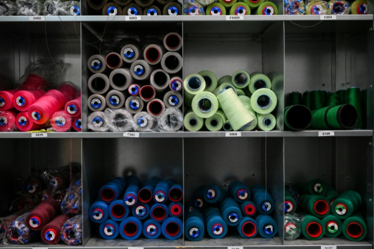 Dans les ateliers de tissage Alex Begg à Ayr, dans le sud-ouest de l'Ecosse, le 15 janvier 2026 ( AFP / Andy BUCHANAN )