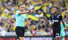 Stéphanie Frappart : une glissade et des brimades