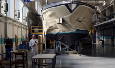 FERRETTI SONGE À UNE IPO ET PRÉVOIT UN HORS-BORD POUR NOTRE-DAME