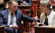 Olivier Dussopt et Elisabeth Borne, le 15 mars 2023, à l'Assemblée nationale ( AFP / Ludovic MARIN )