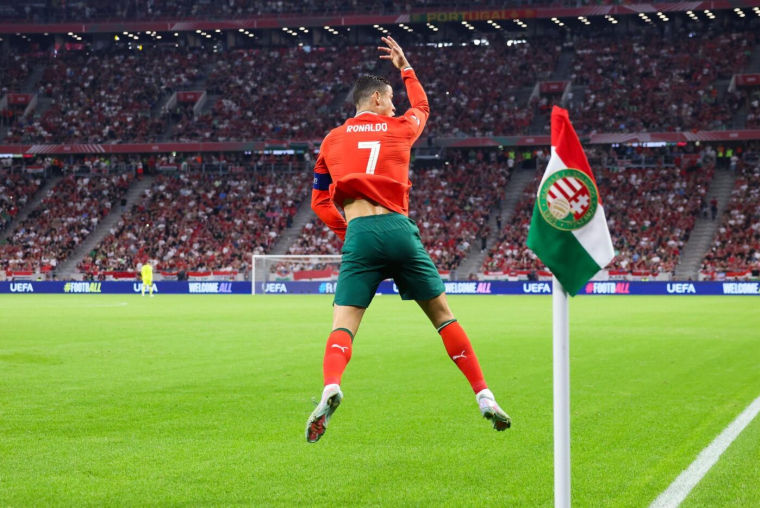 Quand un robot célèbre son but comme Cristiano Ronaldo